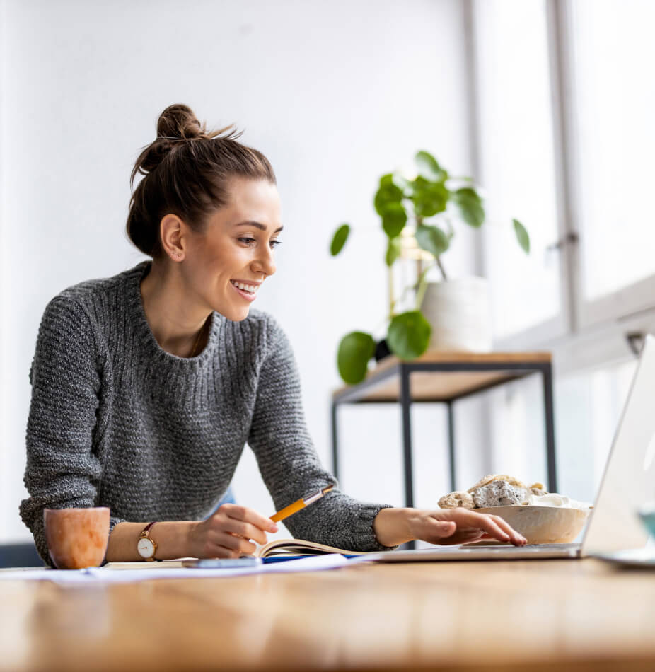 woman-laptop-content